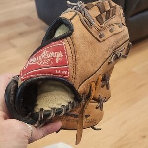 Rawlings Classic Tan and Black  Glove